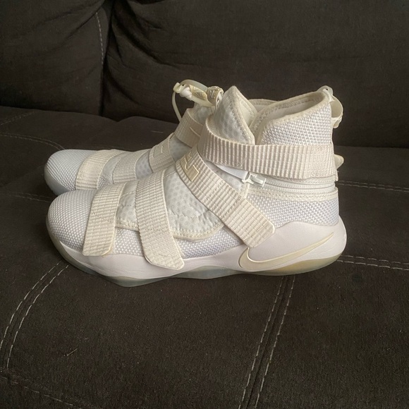 Nike LeBron Soldier - Picture 1 of 3